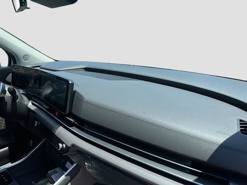 New 2026 Kia Carnival EX FWD image 31