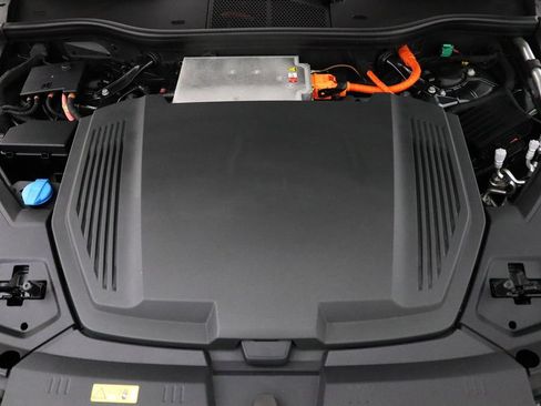 Used 2019 Audi e-tron Prestige w/ Prestige Package AWD/4WD image 38