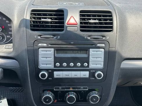 Used 2010 Volkswagen Jetta SE FWD image 18