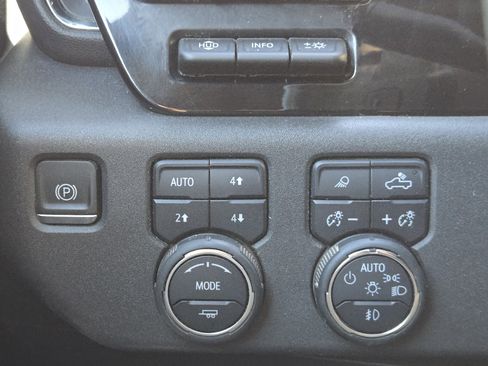 Used 2024 Chevrolet Silverado 1500 ZR2 w/ Technology Package image 25