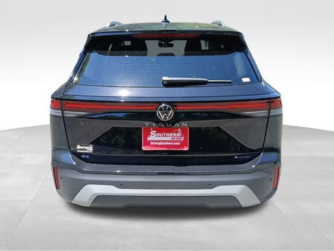 New 2025 Volkswagen Tiguan SE image 4