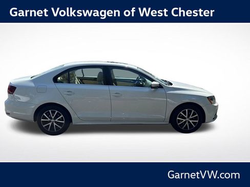 Used 2017 Volkswagen Jetta SE FWD image 6