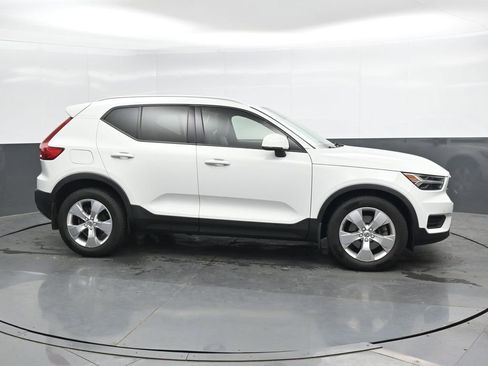 Used 2020 Volvo XC40 T5 Momentum AWD/4WD image 3