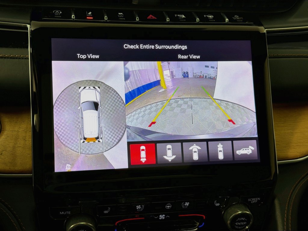 Used 2023 Jeep Grand Cherokee L Summit AWD/4WD image 14