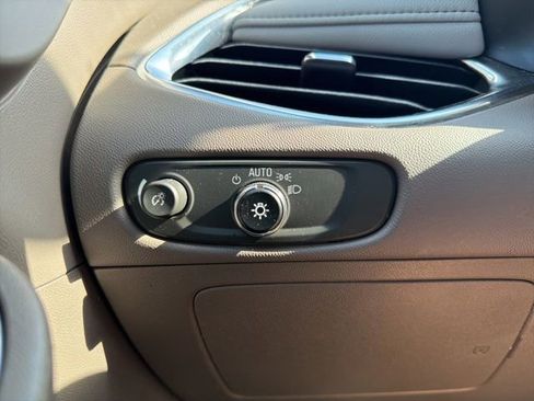 Used 2017 Chevrolet Malibu LT FWD image 22