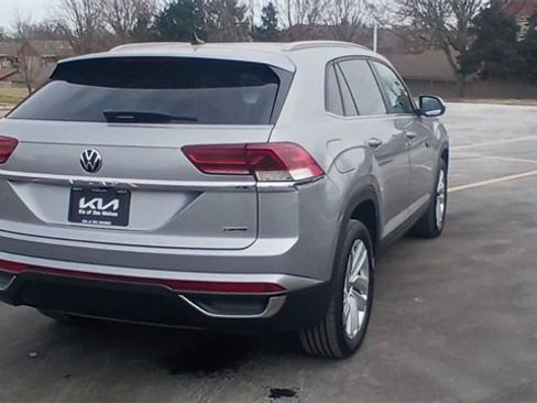 Used 2020 Volkswagen Atlas Cross Sport SE image 2