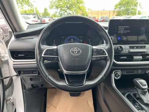 Used 2024 Toyota Grand Highlander AWD image 13