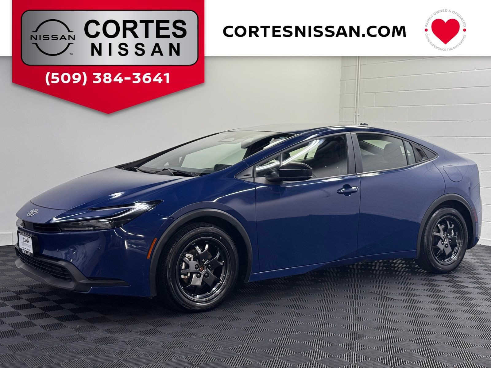 Used 2024 Toyota Prius LE FWD image 1