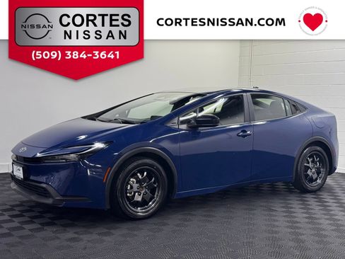Used 2024 Toyota Prius LE FWD image 1