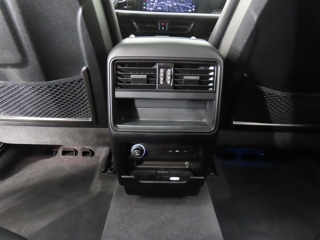 Certified 2025 Porsche Cayenne S AWD/4WD image 33