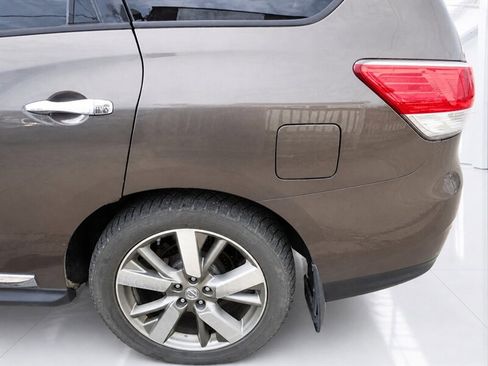 Used 2015 Nissan Pathfinder Platinum w/ Family Entertainment Package AWD/4WD image 13