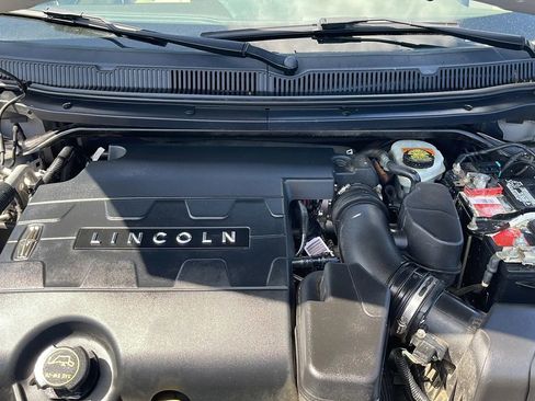 Used 2014 Lincoln MKT FWD image 29