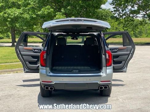 Used 2025 GMC Yukon Denali AWD/4WD image 46