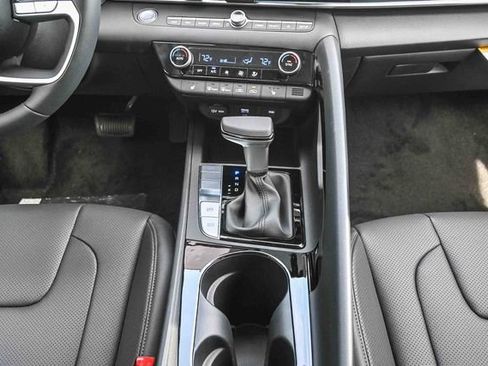 New 2026 Hyundai Elantra Limited FWD image 15