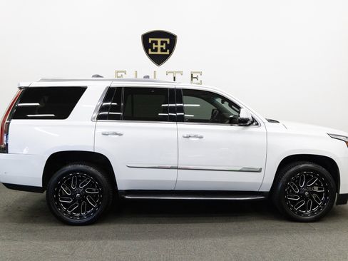Used 2017 Cadillac Escalade Premium Luxury image 11
