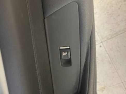 Used 2019 BMW 530i xDrive AWD/4WD image 18