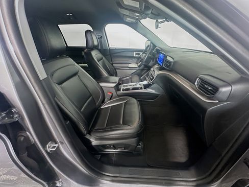 Used 2023 Ford Explorer XLT w/ Equipment Group 202A image 34