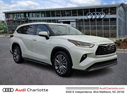 Used 2021 Toyota Highlander Platinum FWD image 1