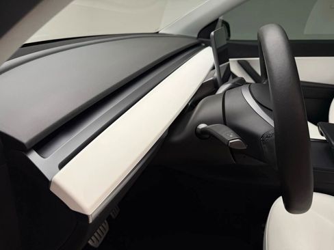 Used 2021 Tesla Model Y Performance image 31