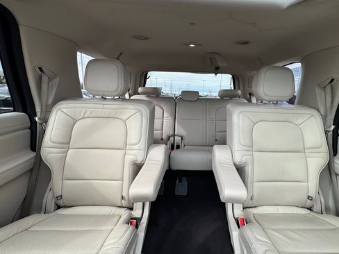 Used 2018 Lincoln Navigator Reserve w/ Technology Package image 16