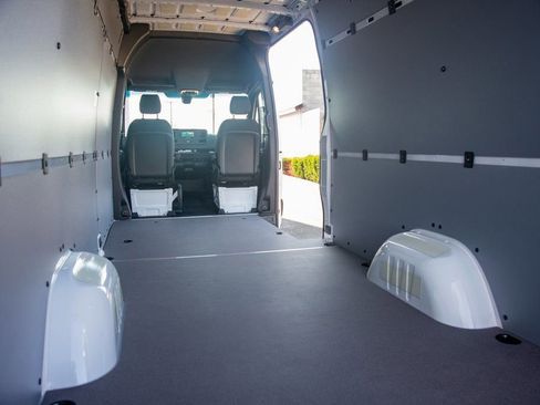 Used 2024 Mercedes-Benz Sprinter 2500 image 35