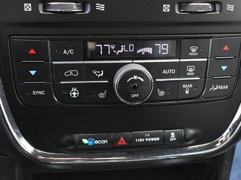 Used 2017 Dodge Grand Caravan GT image 29