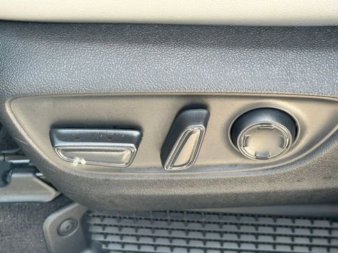 Used 2026 Toyota Sienna XLE FWD image 26