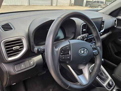 Used 2025 Hyundai Venue SEL FWD image 5