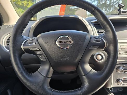 Used 2020 Nissan Pathfinder SL FWD image 13