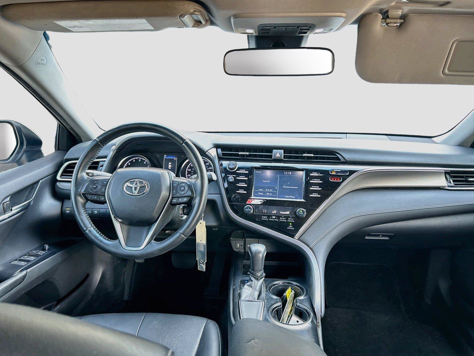 Used 2018 Toyota Camry SE w/ Moonroof Package FWD image 18