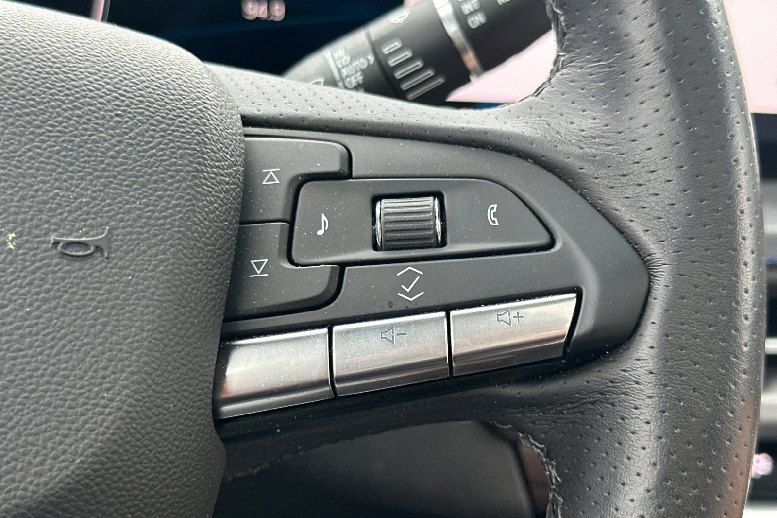 Used 2024 Cadillac XT4 Sport AWD/4WD image 38