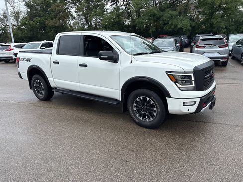 Used 2021 Nissan Titan PRO-4X w/ Pro-4x Convenience Package AWD/4WD image 21