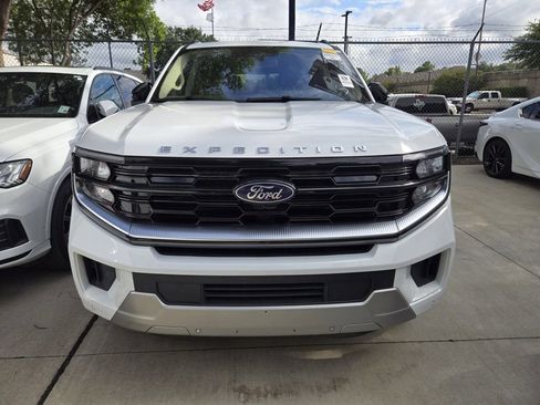 Used 2025 Ford Expedition Max Platinum AWD/4WD image 4