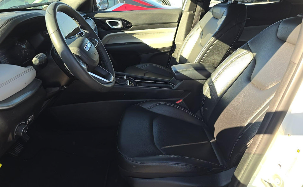 Used 2025 Jeep Compass Limited AWD/4WD image 7