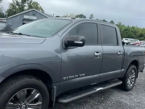 Used 2019 Nissan Titan SV w/ SV Convenience Package AWD/4WD image 2
