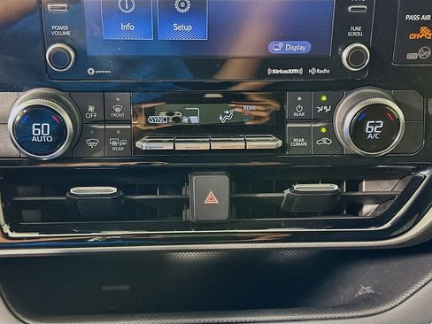 Used 2022 Toyota Highlander LE FWD image 15
