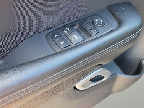 Used 2023 Dodge Challenger SXT RWD image 16