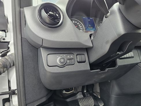 Used 2024 Mercedes-Benz Sprinter 4500 image 10