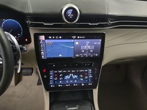 Used 2023 Maserati Grecale Modena AWD/4WD image 8