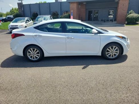Used 2015 Hyundai Elantra SE w/ Option Group 02 FWD image 6