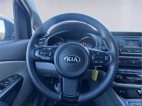 Used 2017 Kia Sedona LX image 12