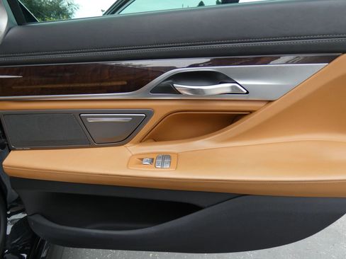 Used 2016 BMW 750i xDrive image 39