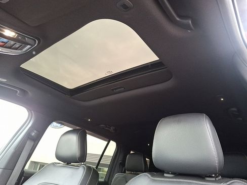 Used 2023 Jeep Grand Cherokee L Laredo image 21