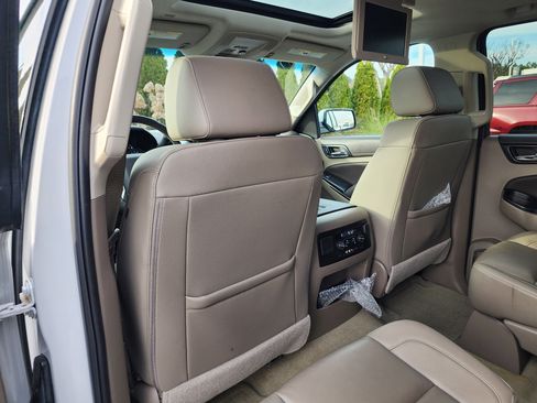 Used 2016 Chevrolet Suburban LT image 16