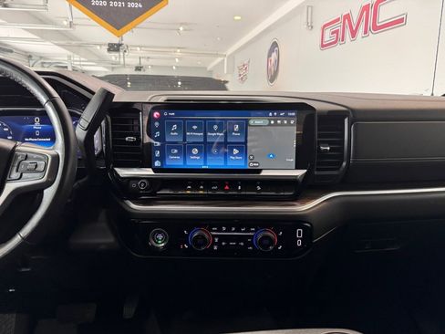 Certified 2022 Chevrolet Silverado 1500 LT w/ Z71 Off-Road Package AWD/4WD image 18