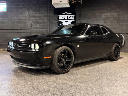 Used 2015 Dodge Challenger SXT RWD image 6