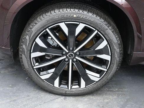 New 2025 Volvo XC90 T8 Core w/ Climate Package image 9