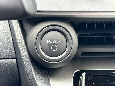 New 2027 Toyota Prius LE FWD image 30