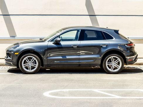 Used 2023 Porsche Macan AWD/4WD image 4