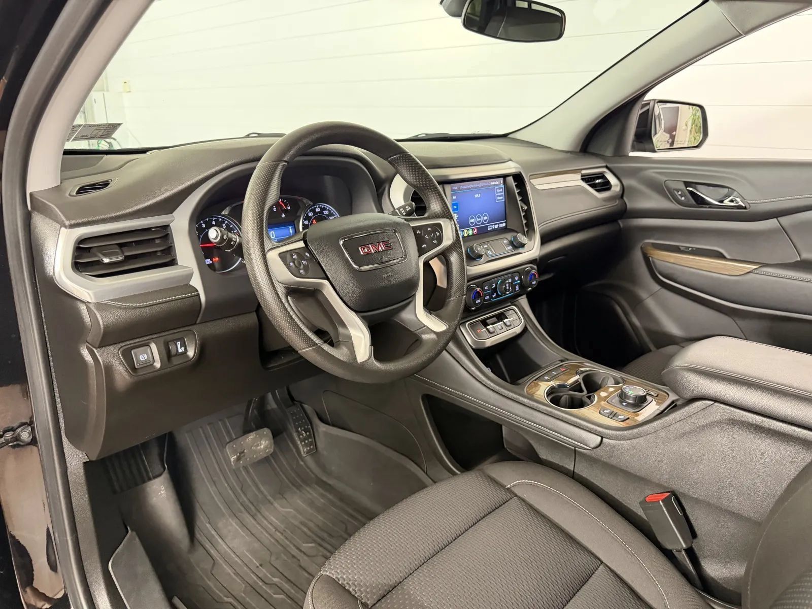 Used 2023 GMC Acadia SLE w/ Driver Convenience Package AWD/4WD image 10